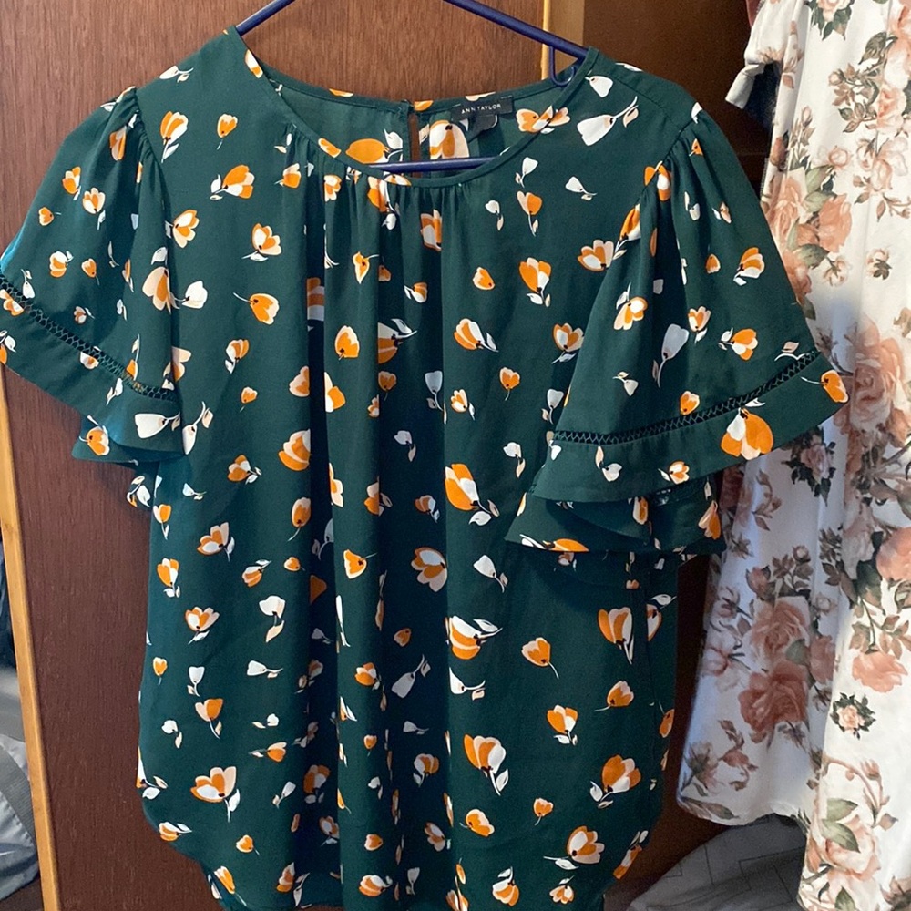 Medium Ann Taylor business casual top